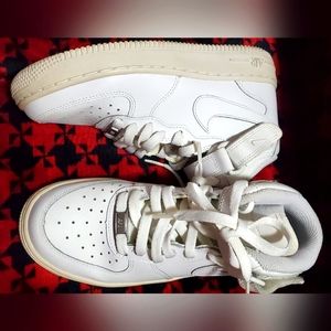 NIKE AIR FORCE SNEAKERS HIGH TOP (4.5Y)
